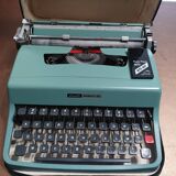 Olivetti lettera 32 green typewriting machine 1960s like new