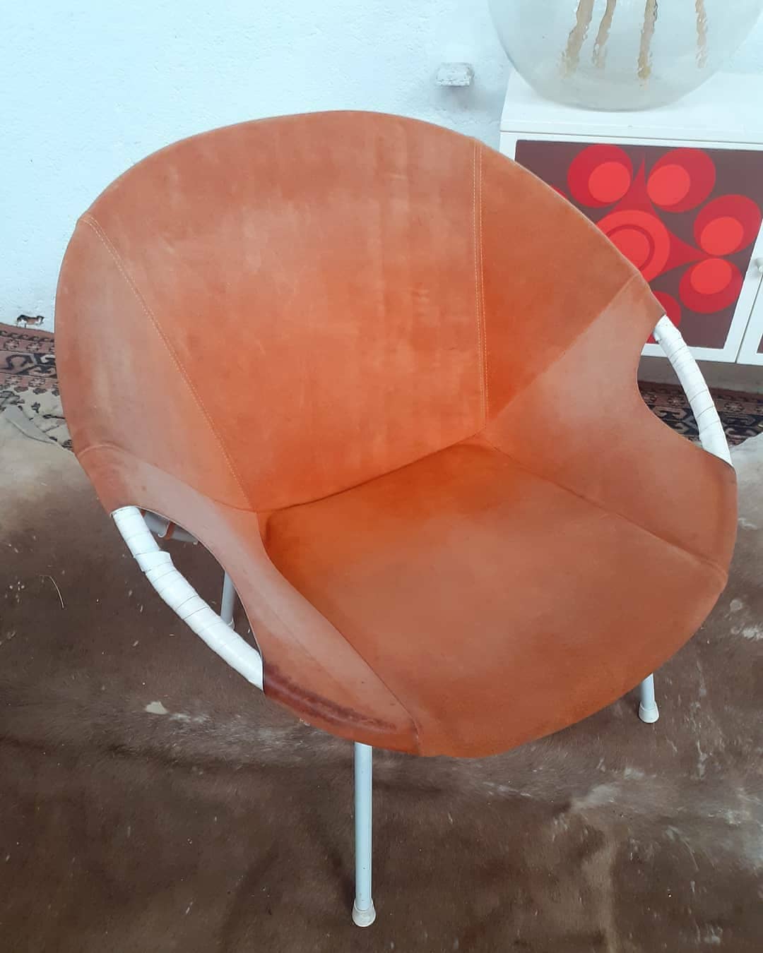 Vintage balloon armchair in Dain