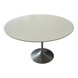 Knoll round table