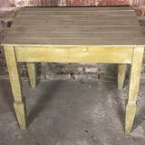 Table en sapin patiné vert clair 1970
