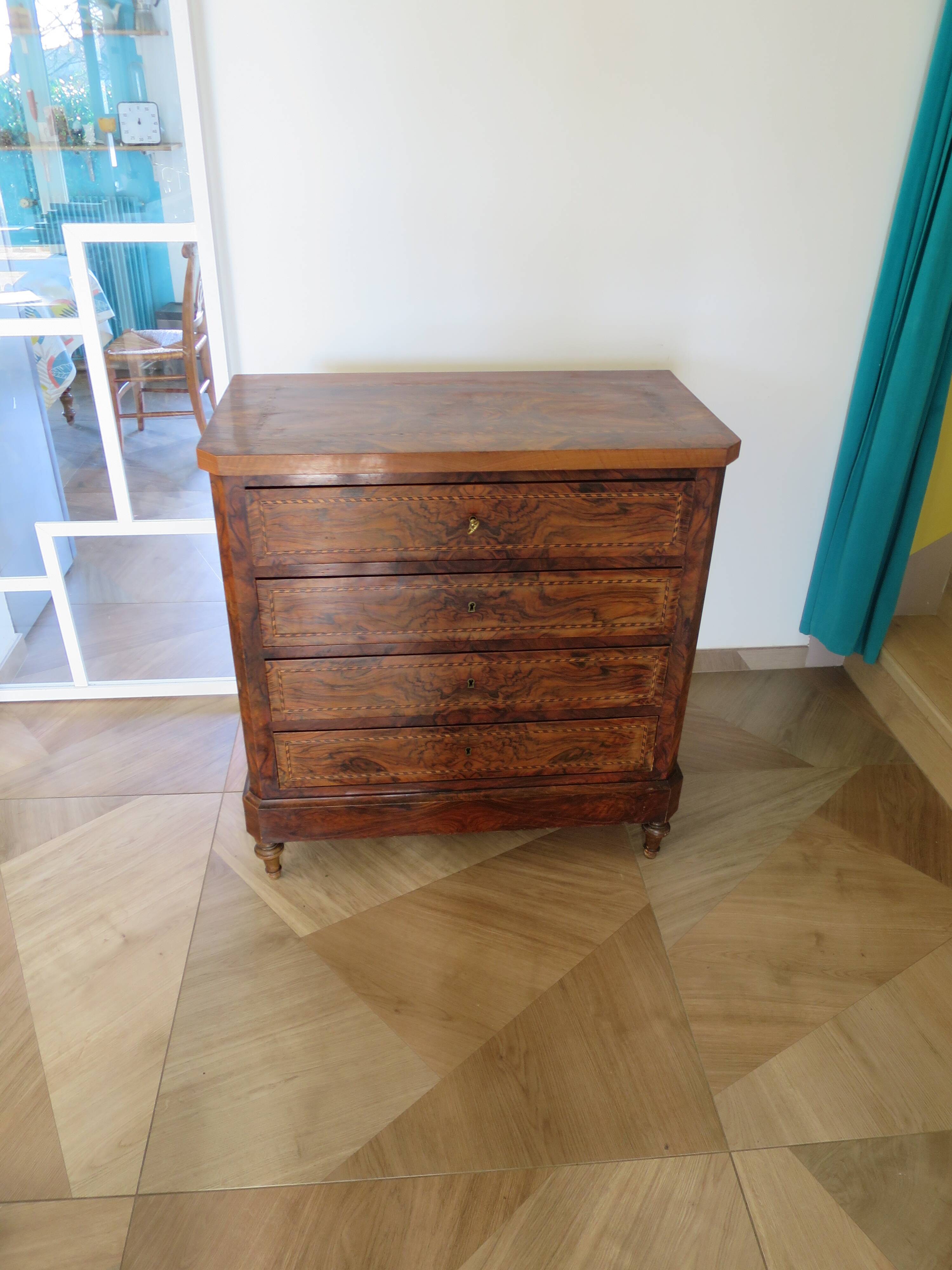 Antique oak burr chest of drawers - 4 drawers - marquetry inlay from the early 21st century