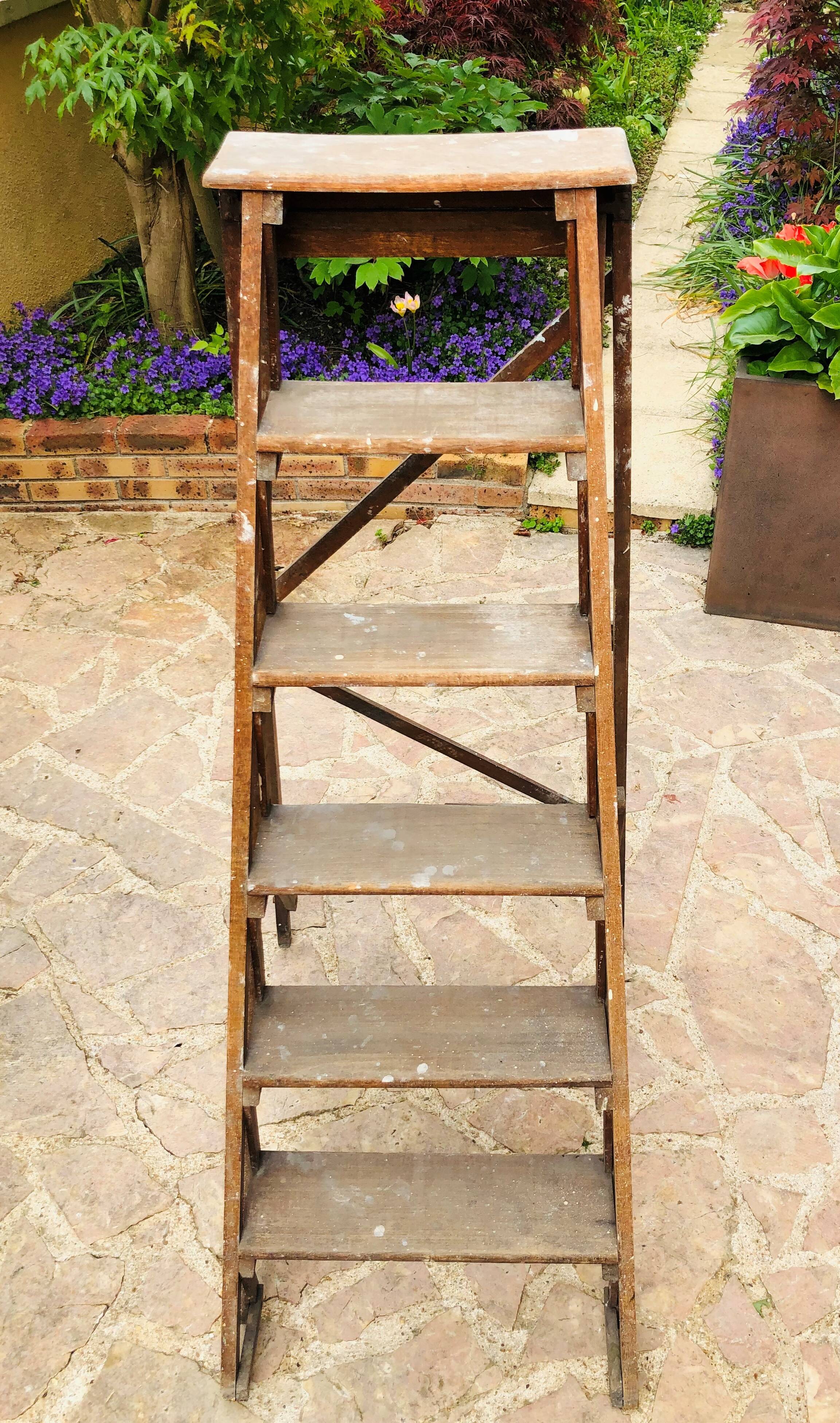 Wooden painter's stepladder