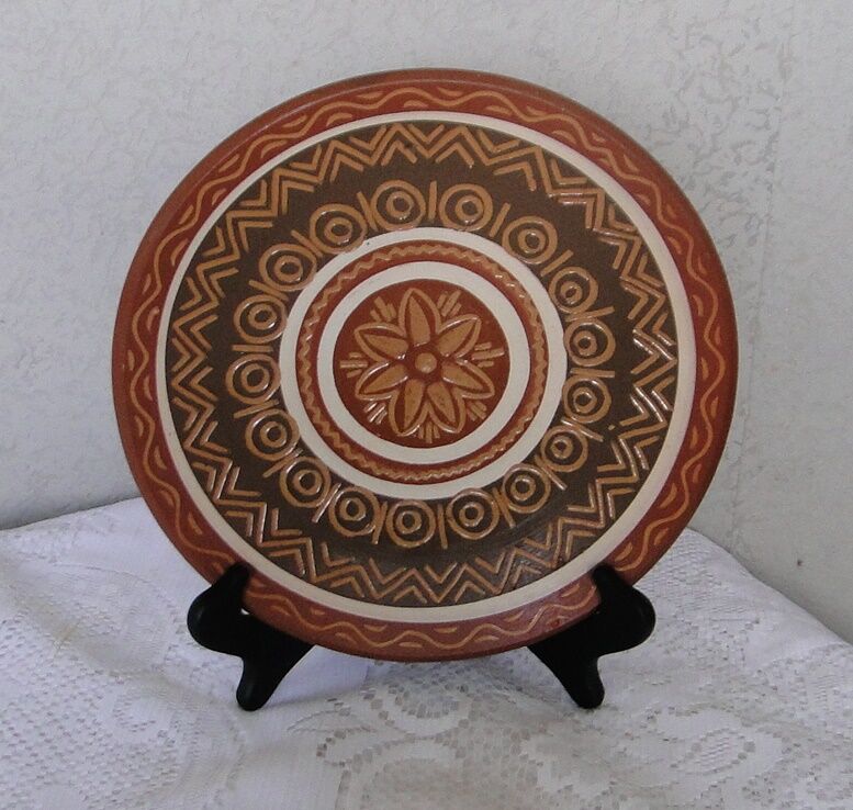 Decorative plate in engraved and painted terracotta signed verdo