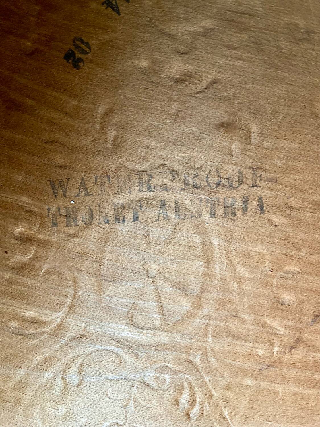 Bistro-style bench in embossed wood stamped Thonet - early 20th century