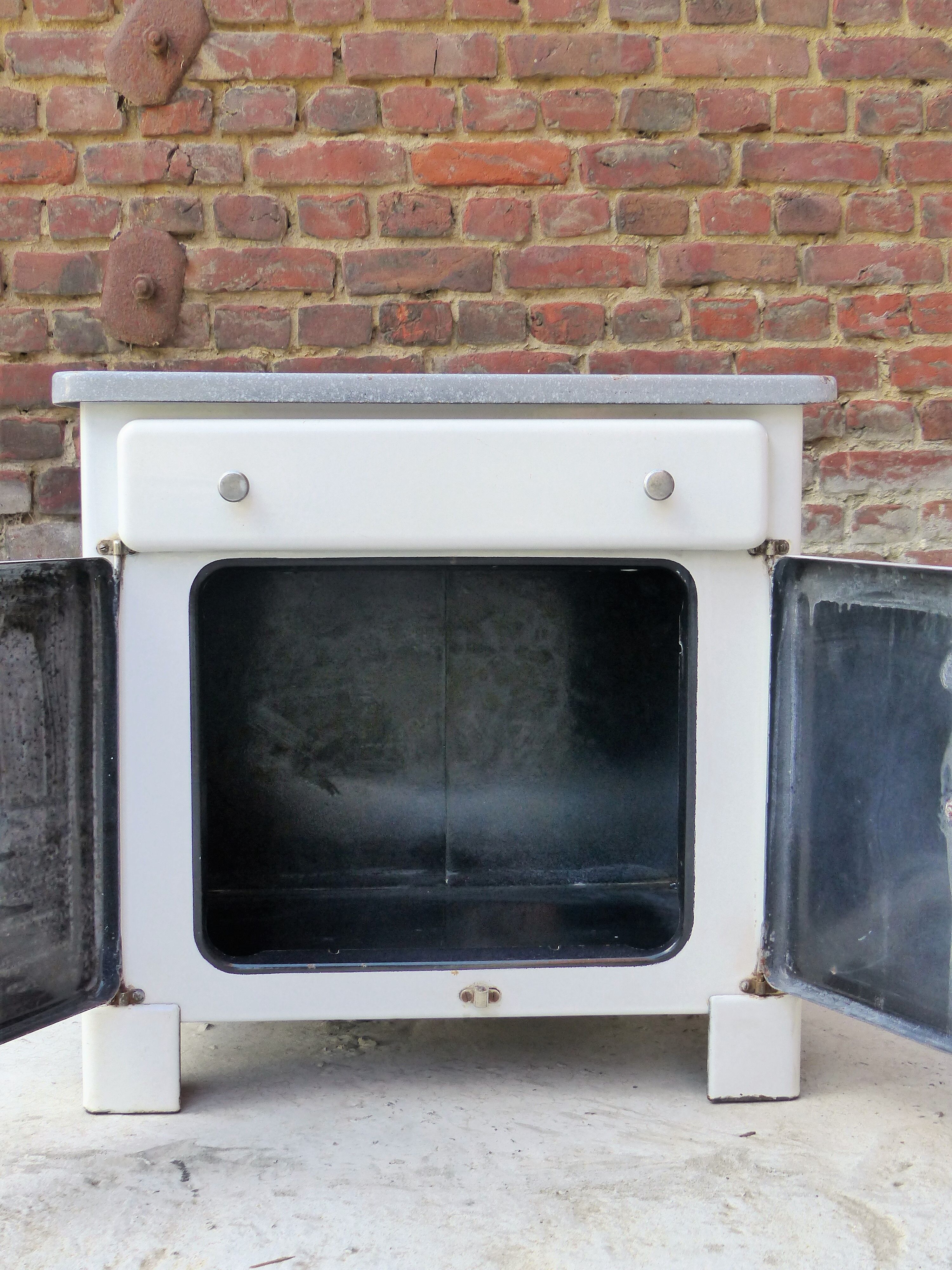 Becuwe Paris enamelled sheet furniture