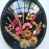 Medallion frame dried flowers