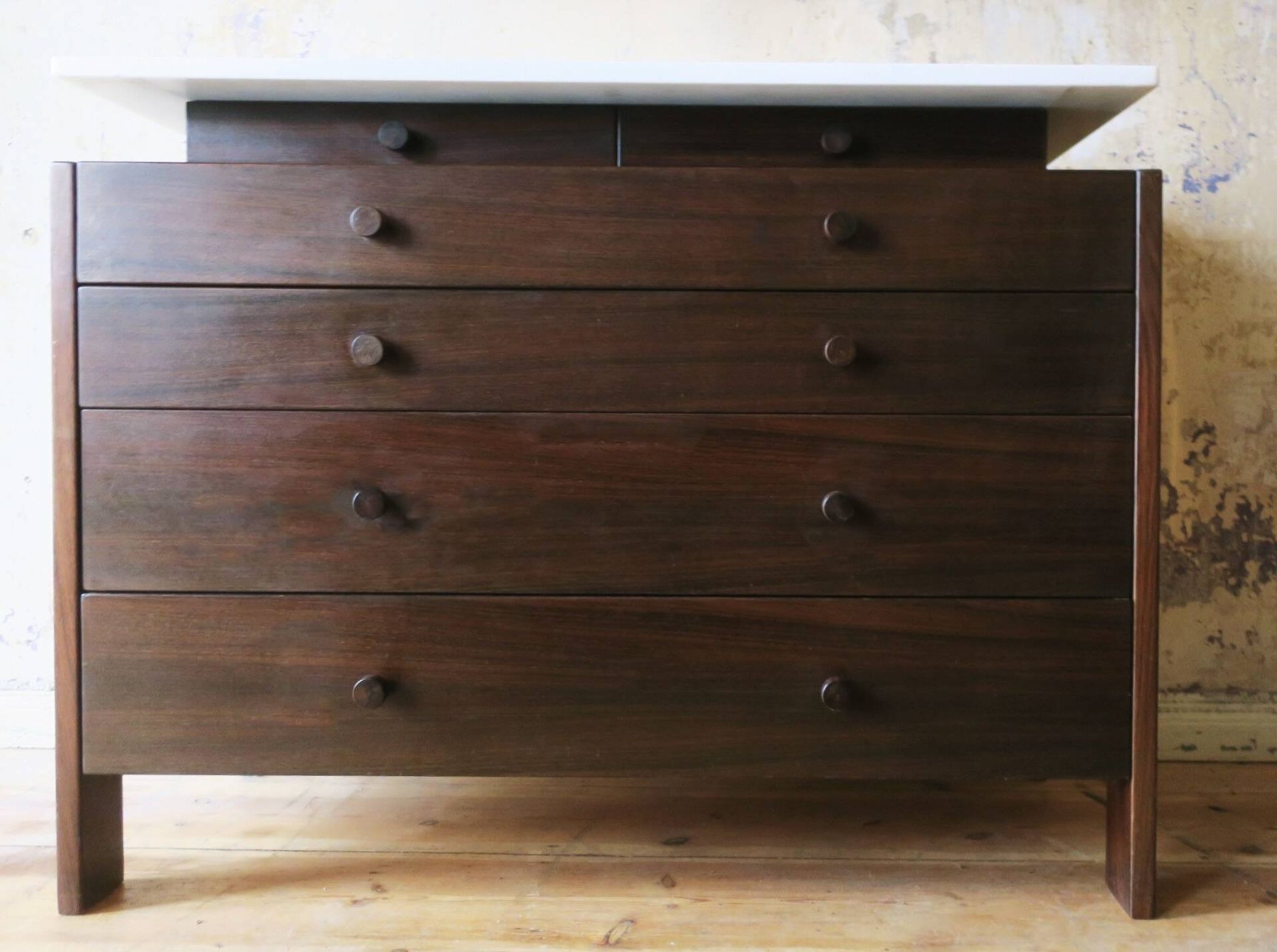 Commode italienne du milieu du siècle en acajou et marbre, années 1960