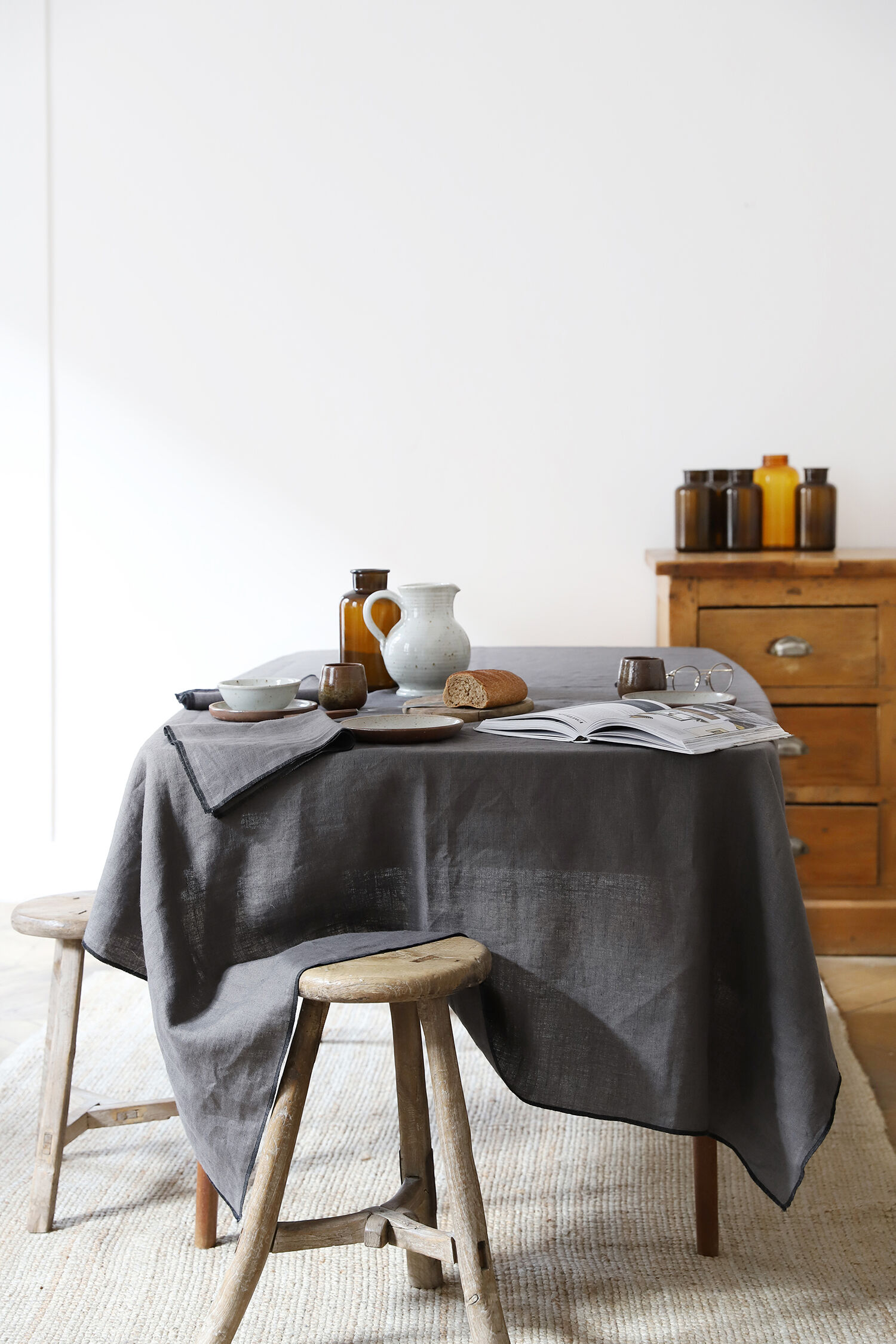 Anthracite linen tablecloth