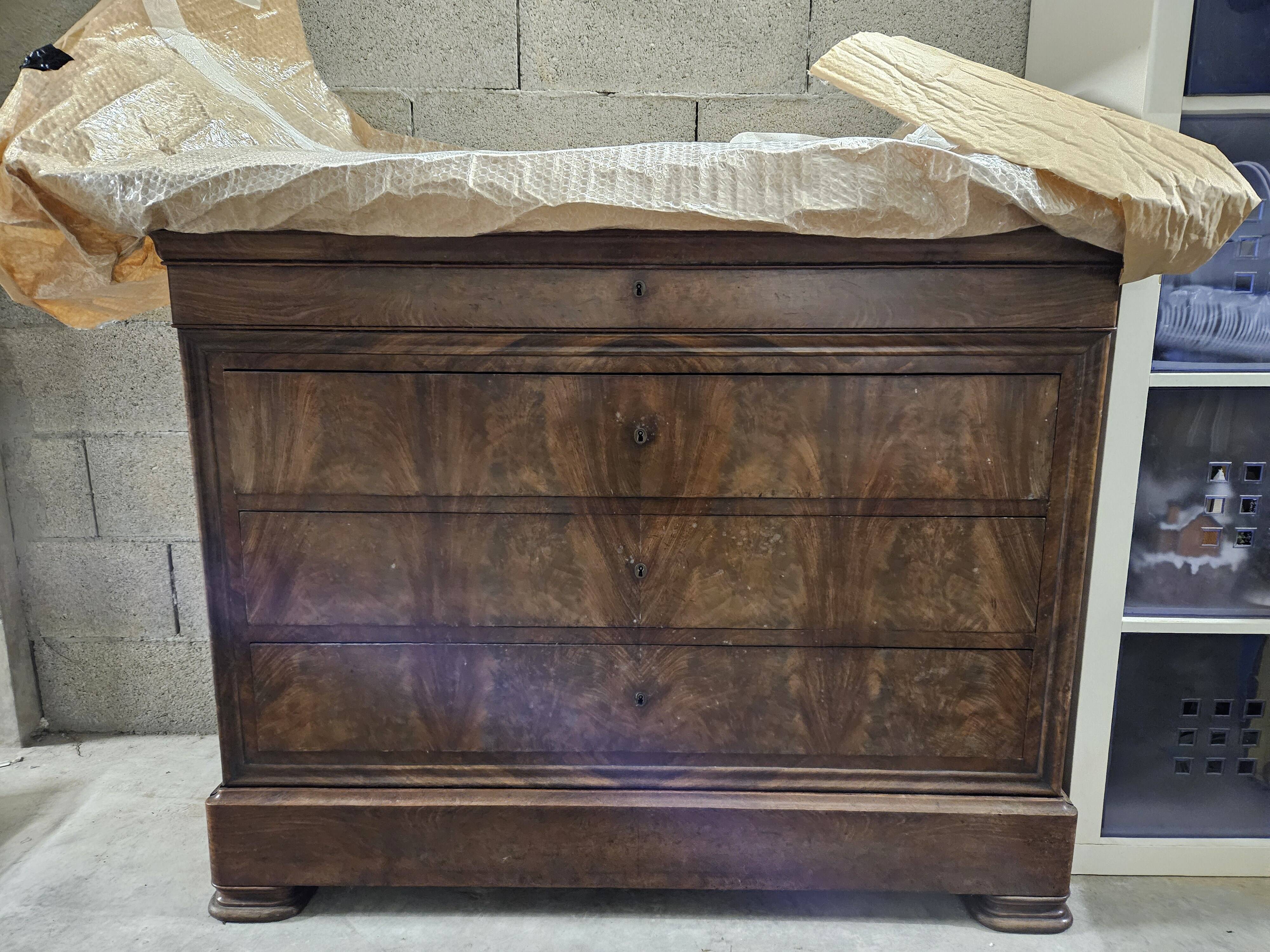 Chest of drawers