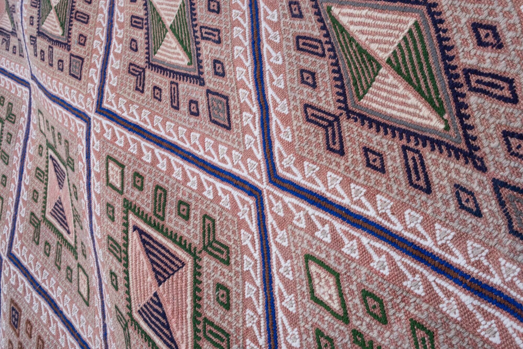 Vintage Turkish kilim, handwoven, 170x217 cm.