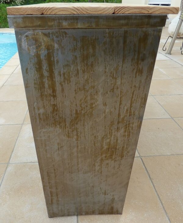 Meuble bas industriel en métal  passe partout avec dessus bois