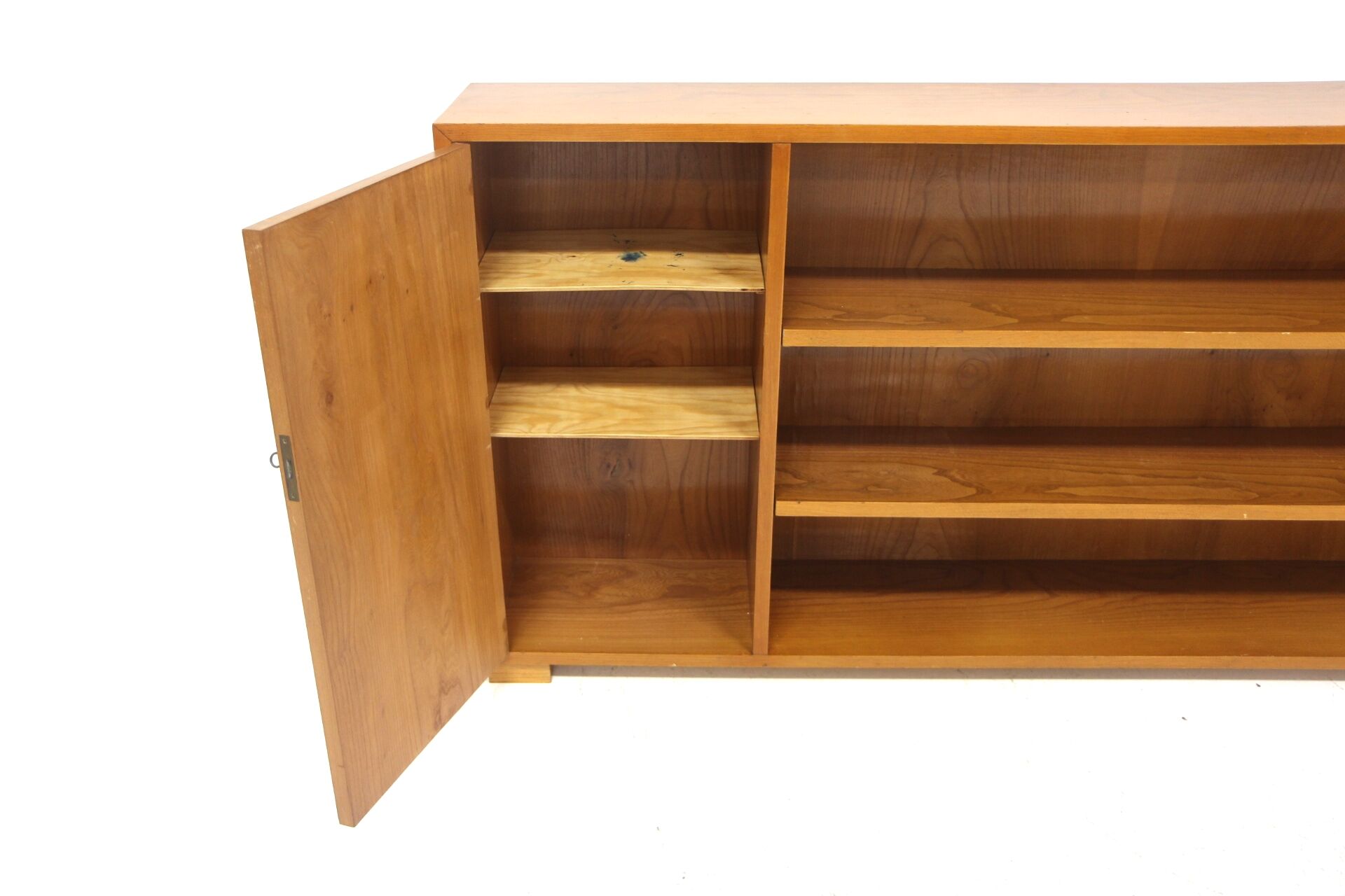 Bibliothèque scandinave en orme, Swedish Modern, Suède, 1940