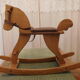 Cheval à bascule en bois