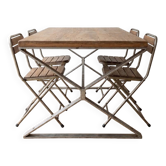 Ensemble table industrielle en bois : plateau spacieux et 4 chaises assorties