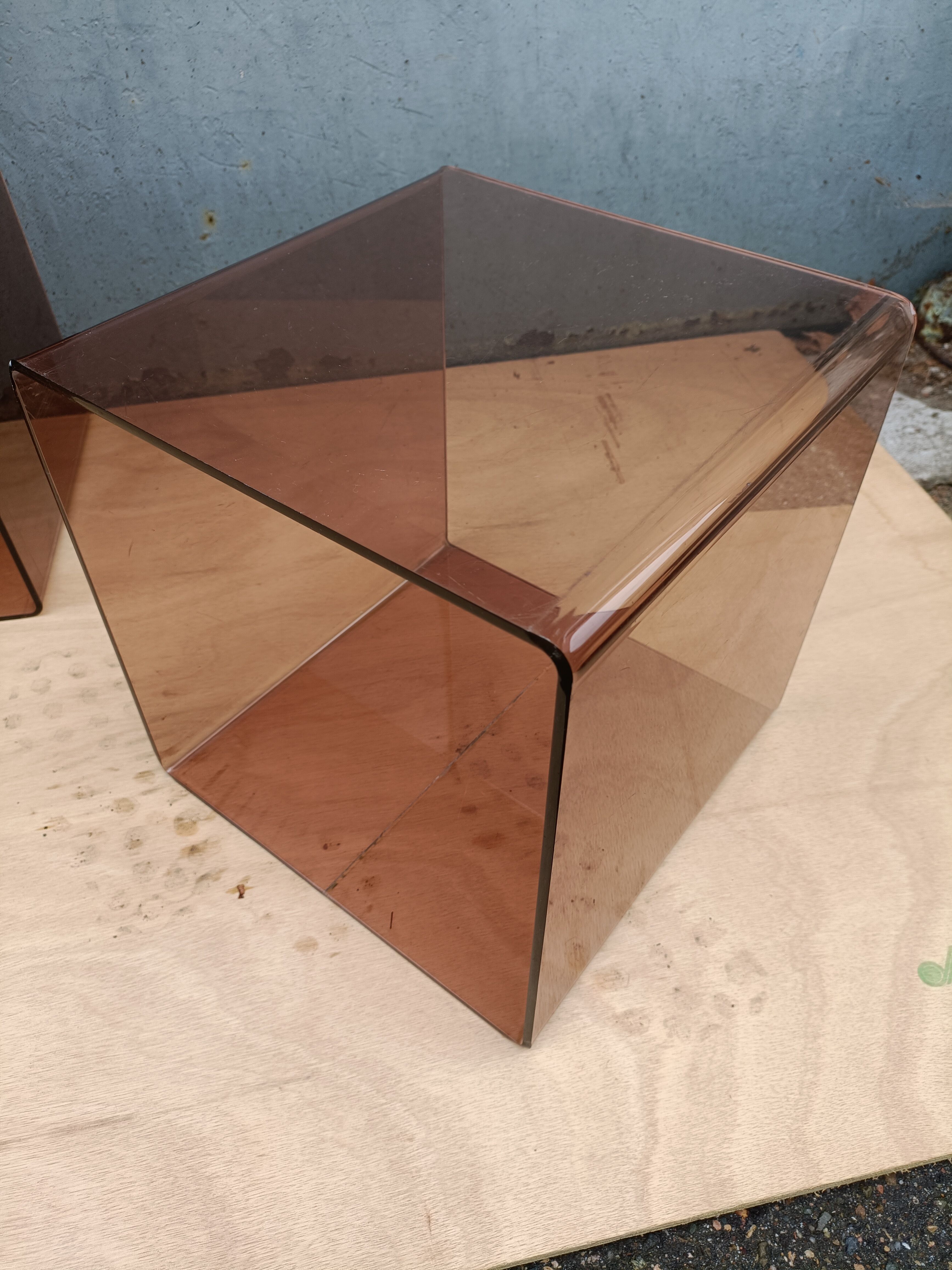 Cube shelves in smoked plexi year 70