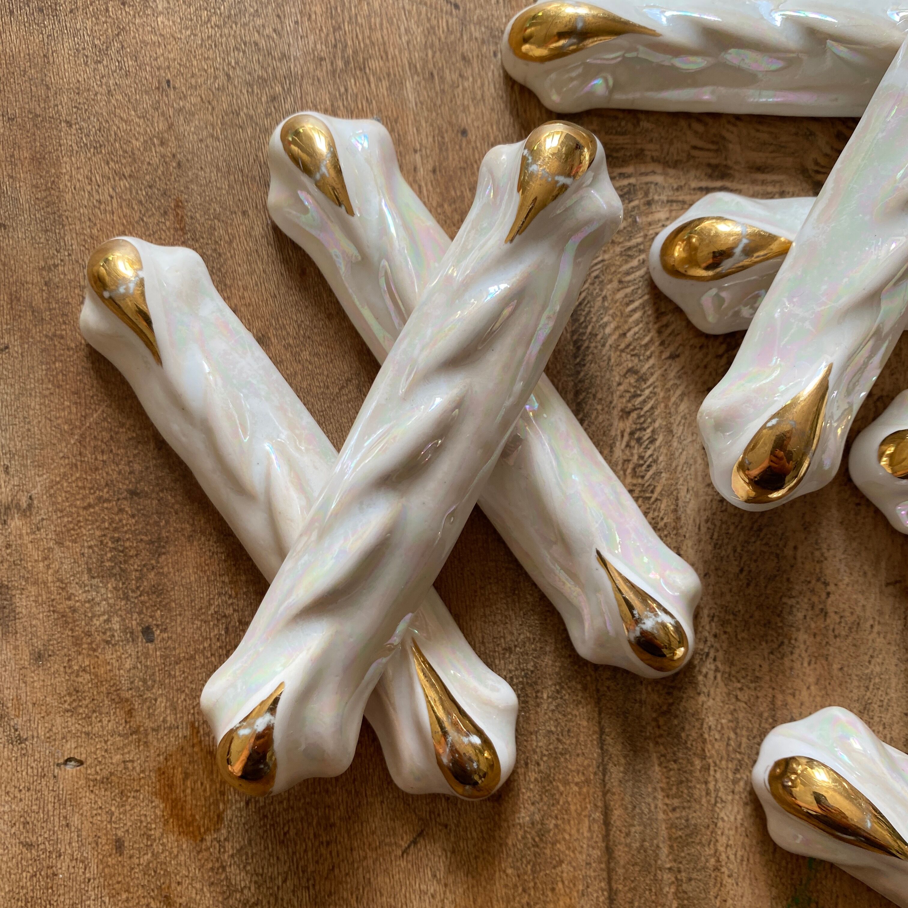 Set of 9 vintage art deco knife holders in pearly and gold ceramic