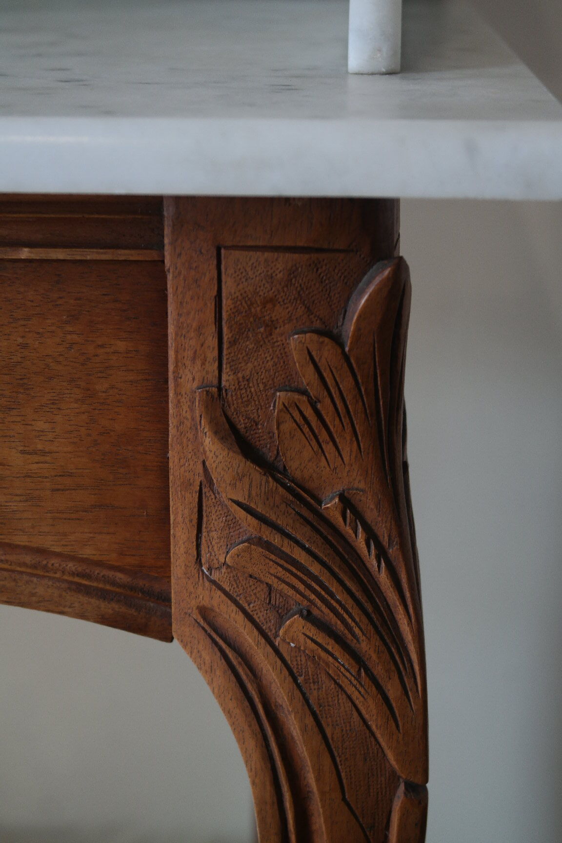 Louis XV-style toilet table in walnut and marble