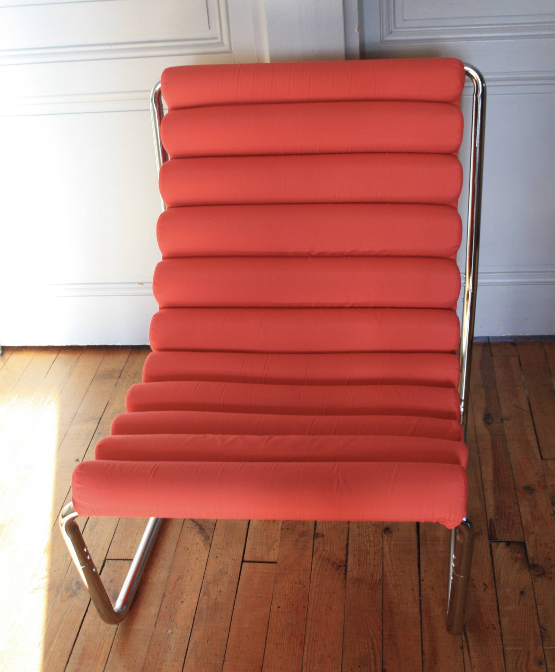 Hanging chair with boudin seat