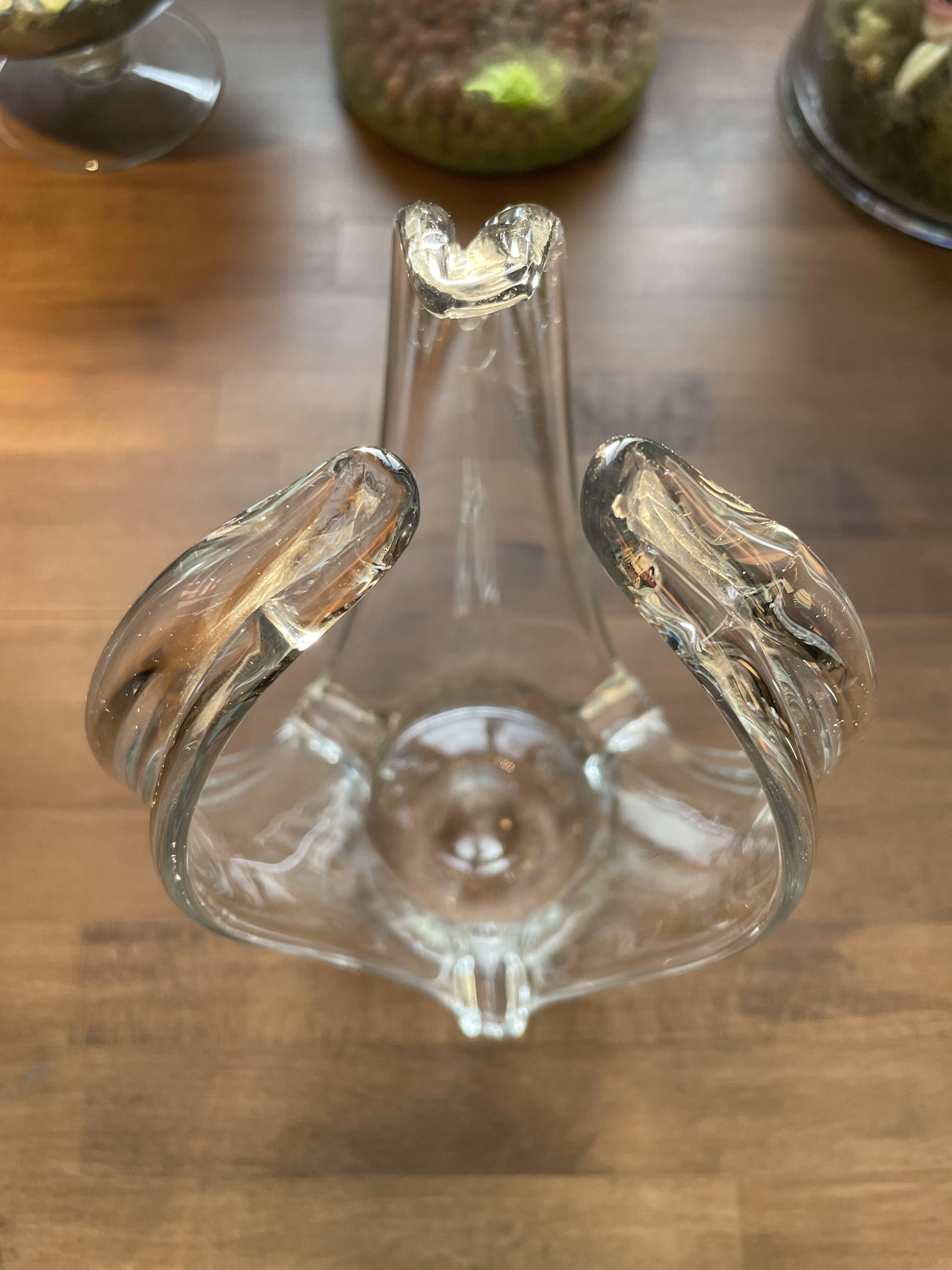 Unusual glass ashtray with a free and organic shape in the style of Daum.
