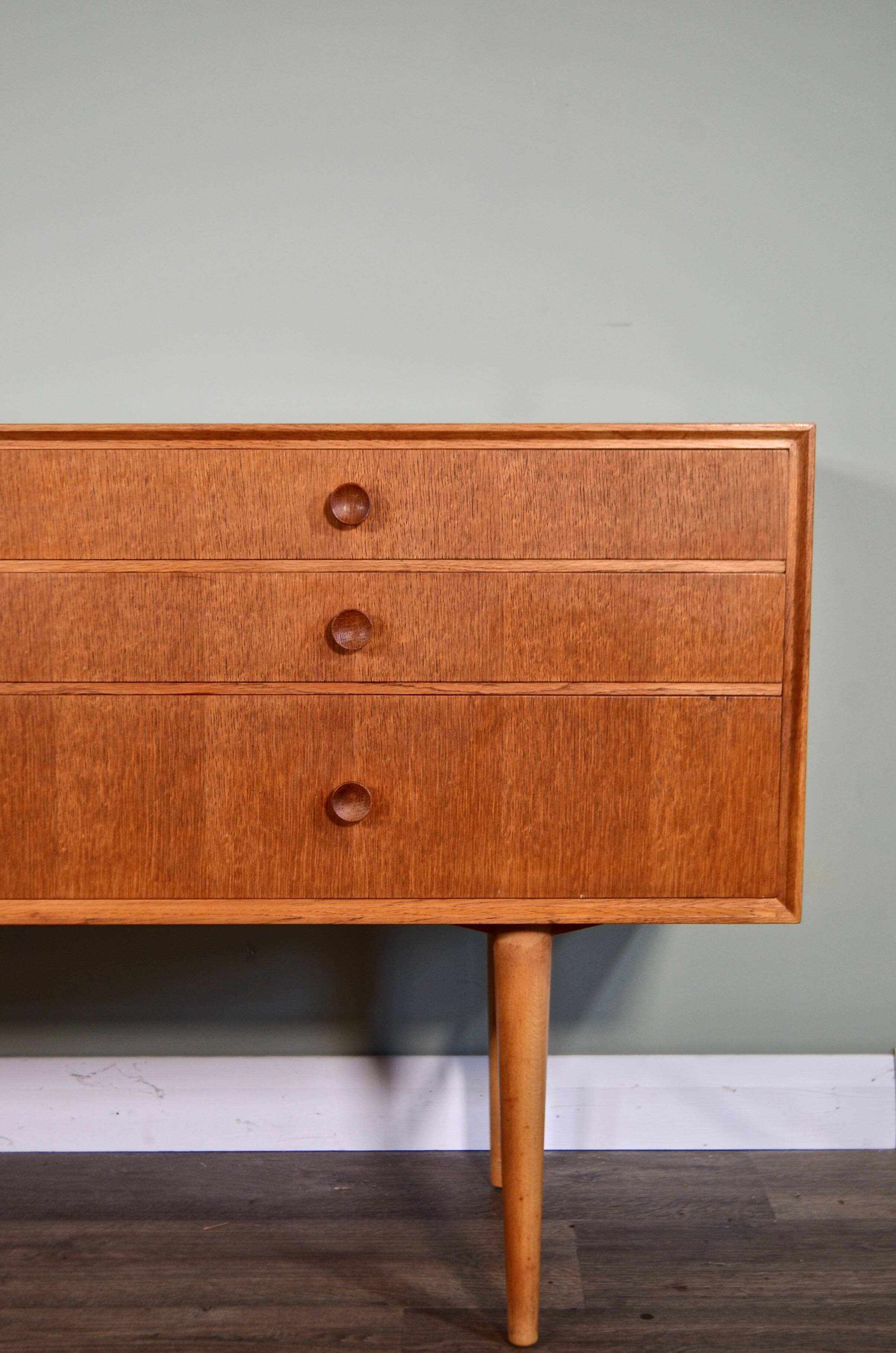 Midcentury Meredew Sideboard / Chest Of Drawers In Oak. Vintage Modern