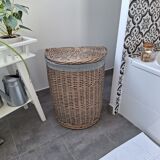 Wicker laundry basket