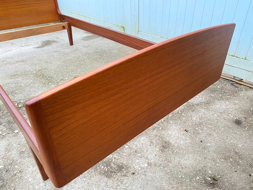 Single bed in Scandinavian NF teak 60s