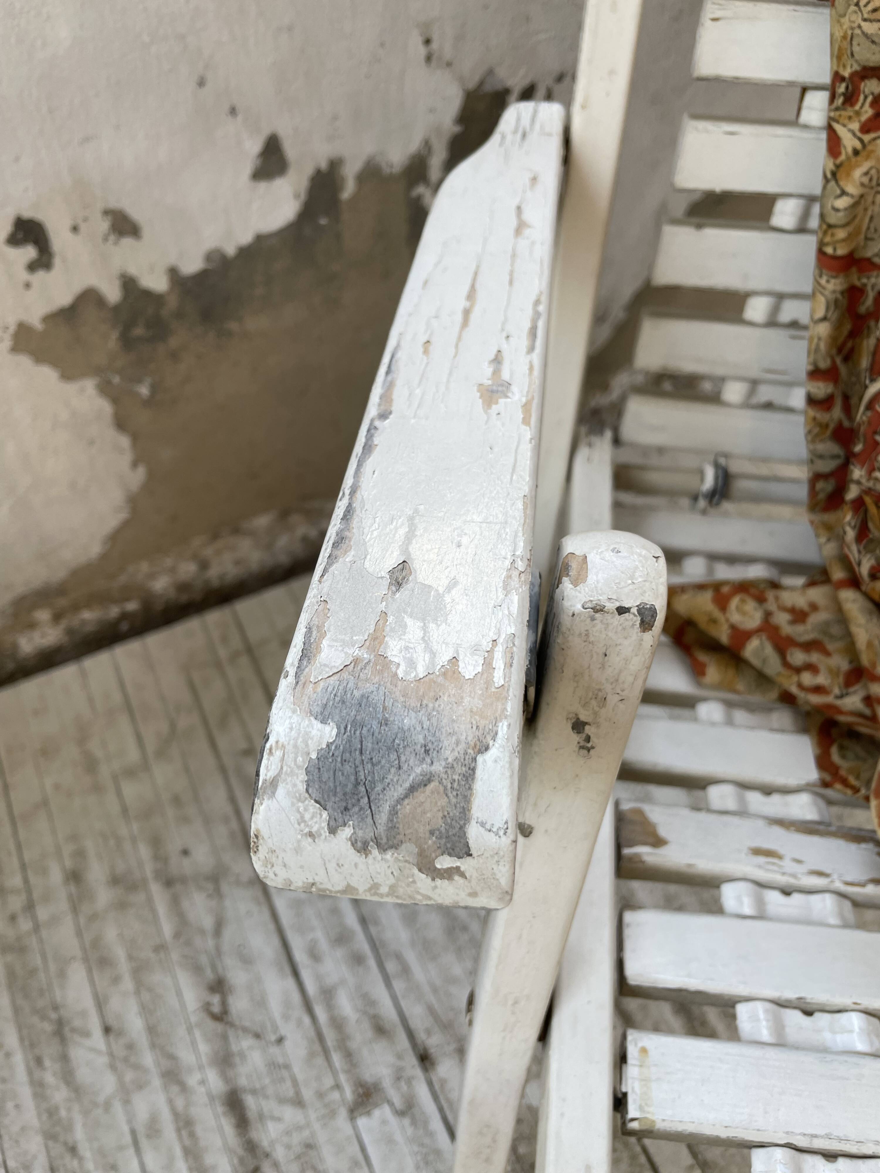 4 white wooden garden chairs