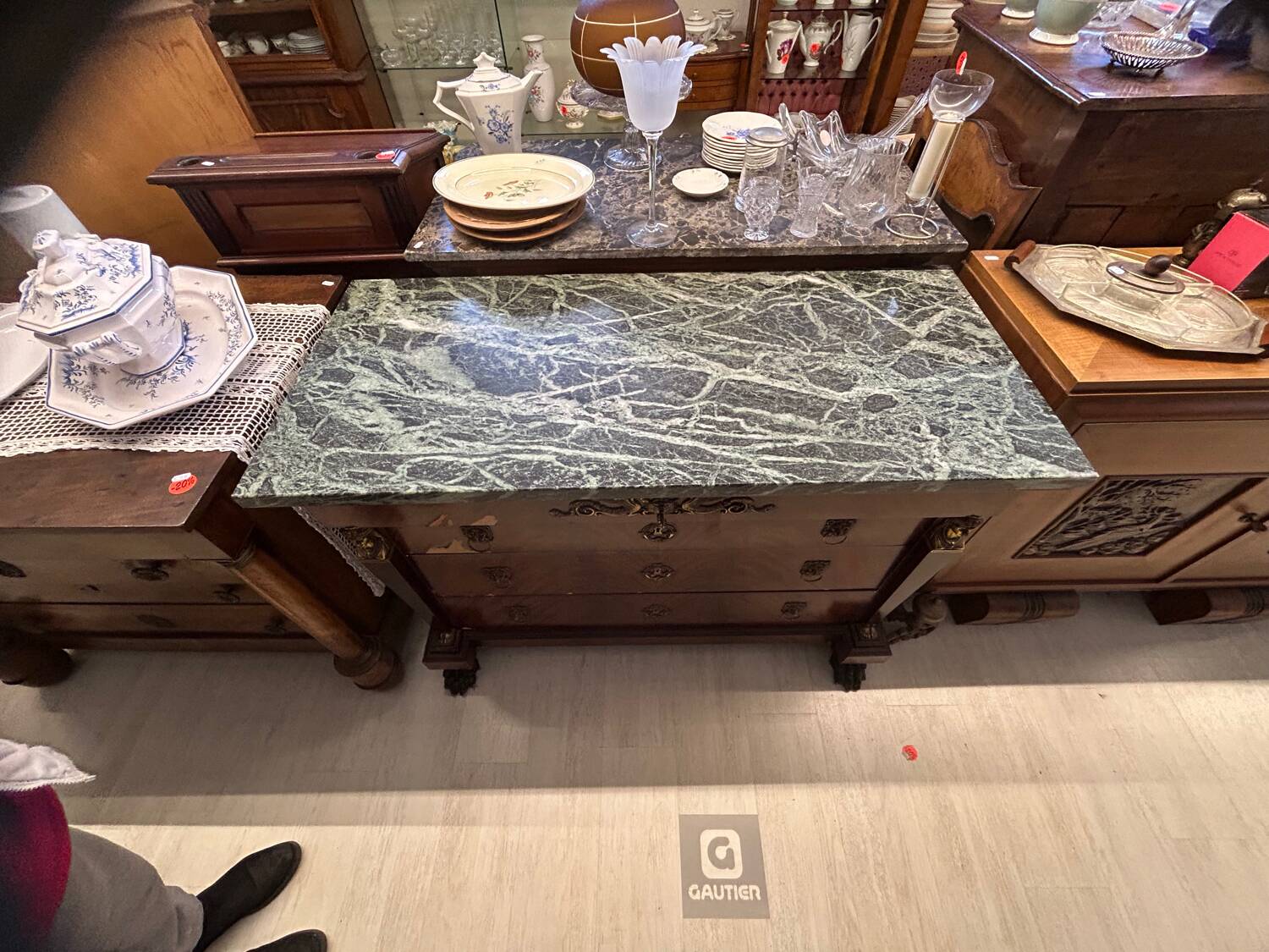 Commode style Empire