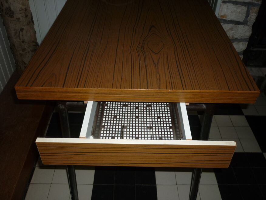 Table en formica marron avec 2 rallonges et tiroir | Selency