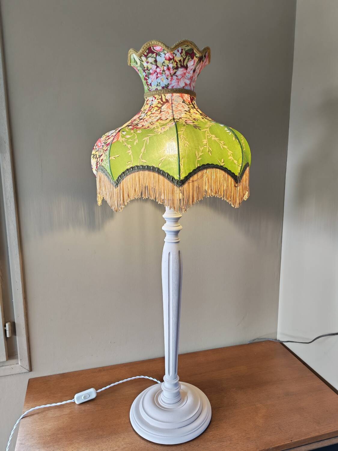 Vintage Hollywood Regency lamp