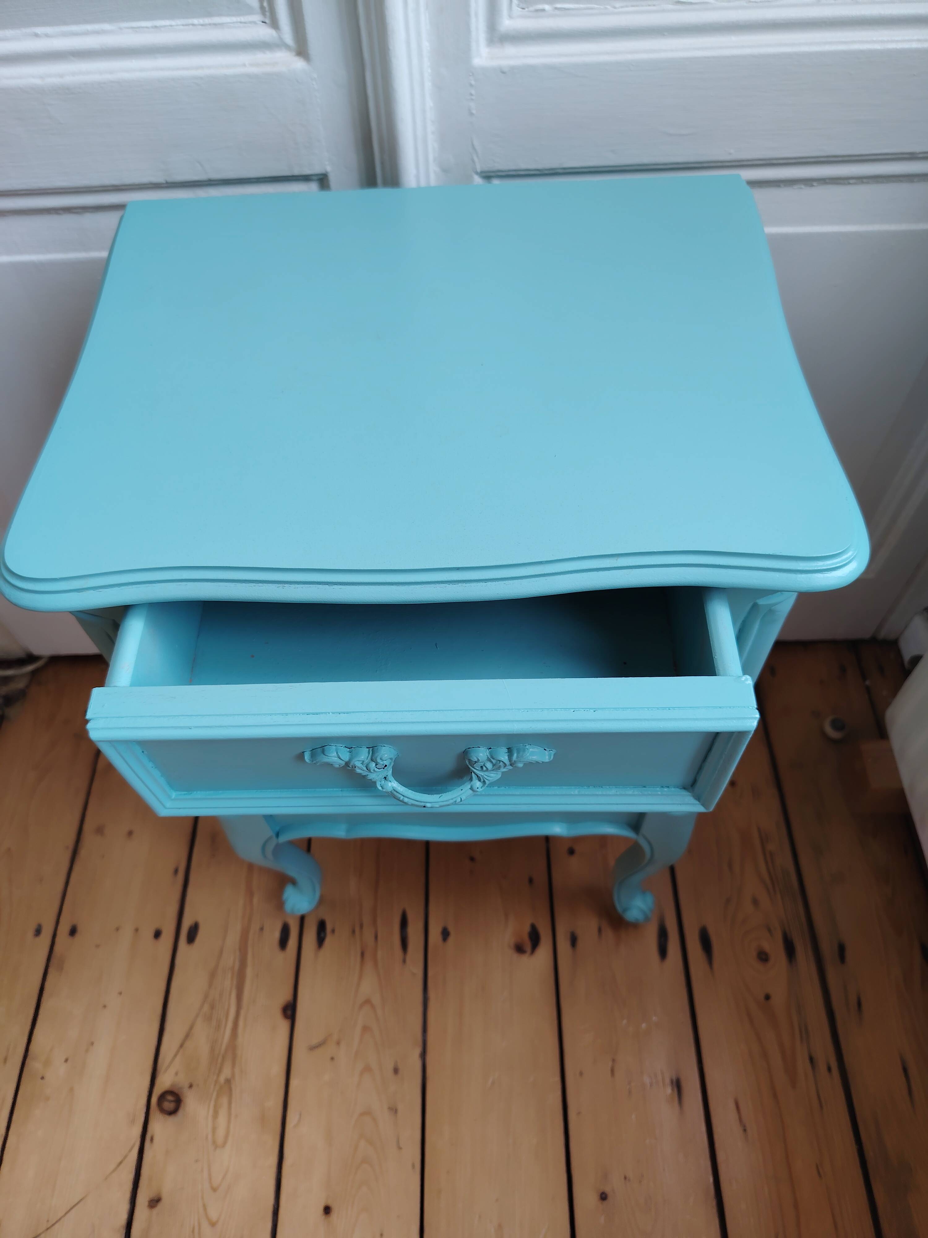 Chevet vintage style Louis XV peint en bleu