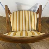 Fauteuil Directoire en hêtre or et tapisserie blanche France 19ème