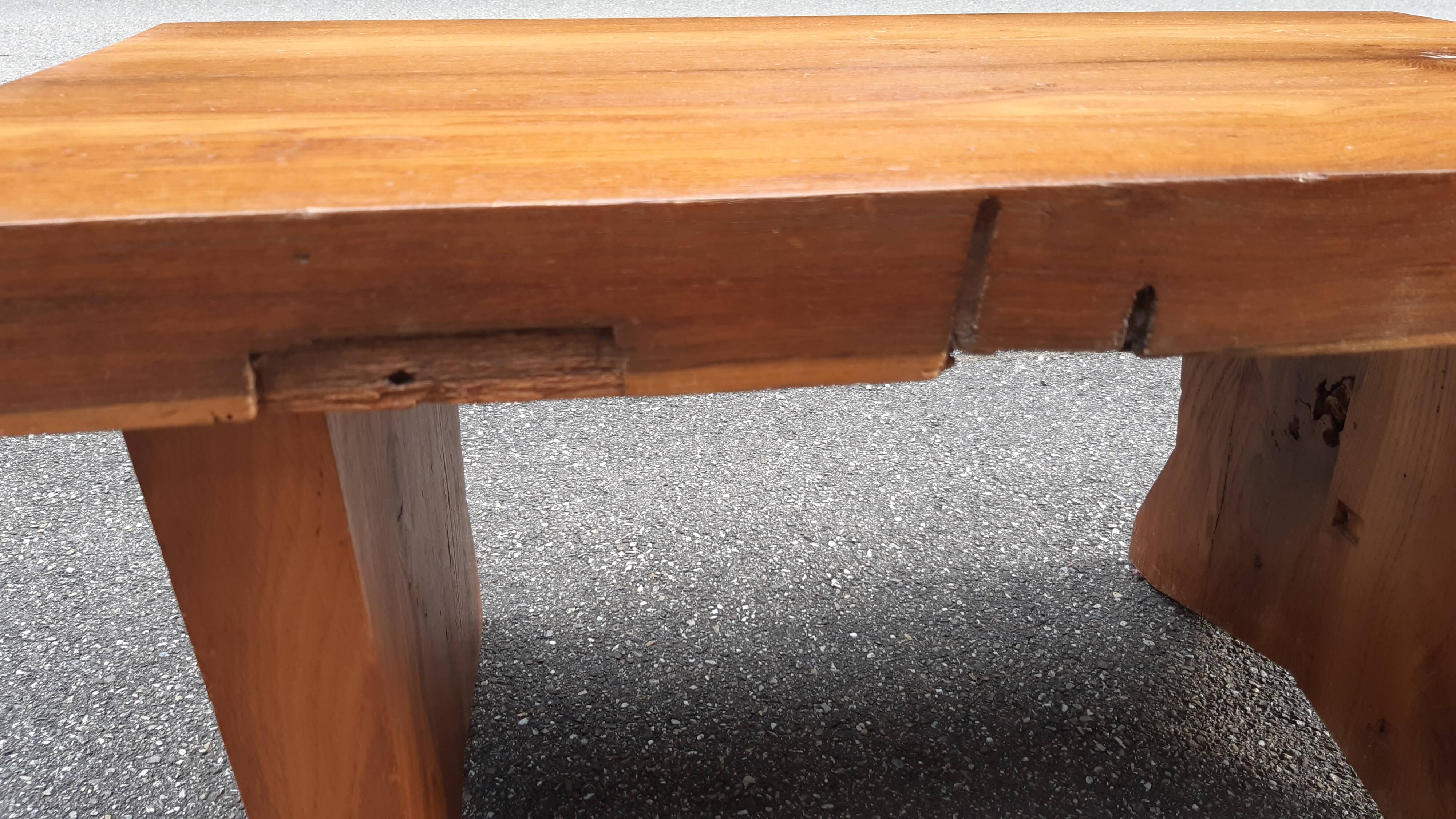 Table basse brutaliste chêne massif