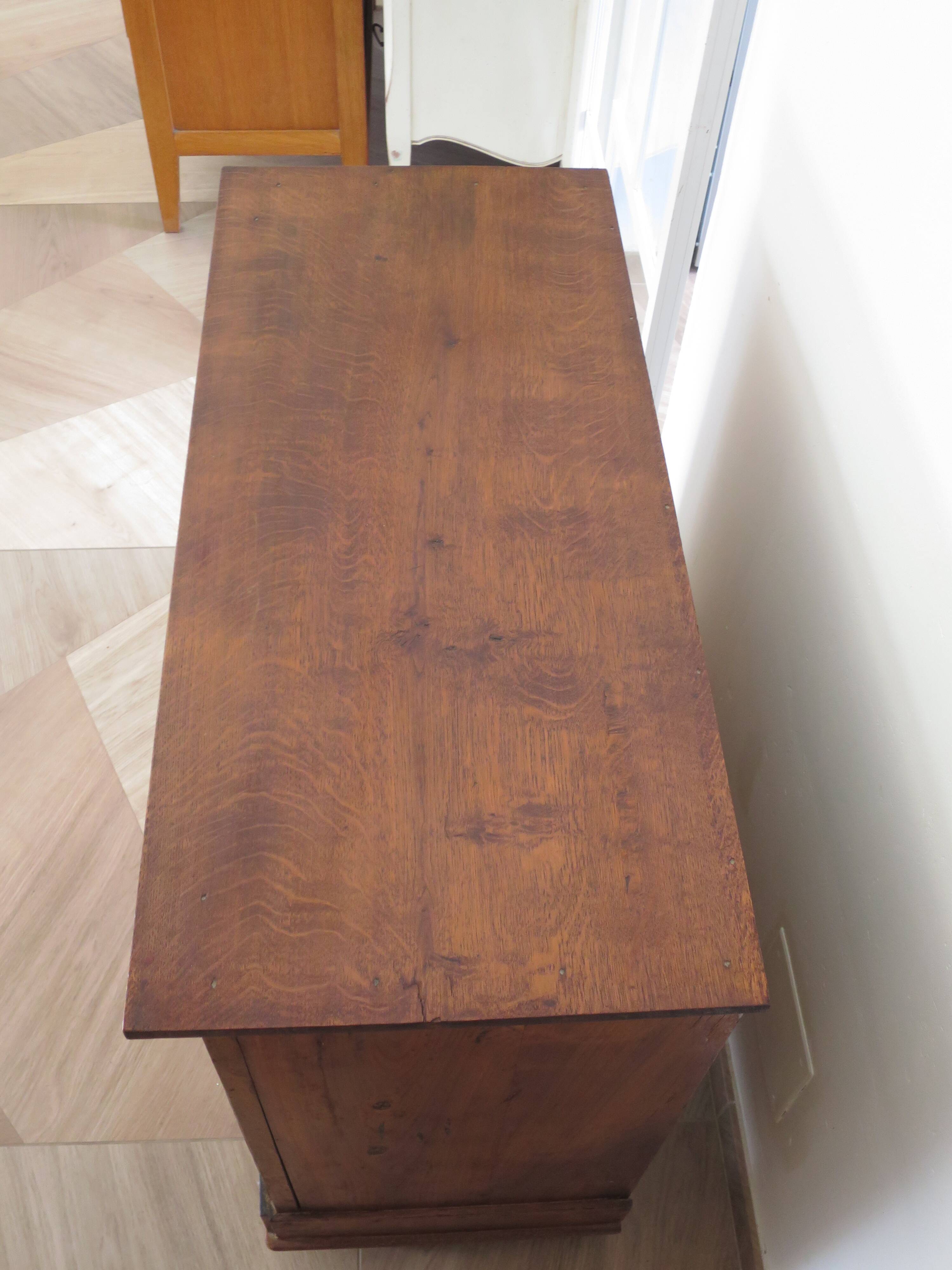 Commode 4 tiroirs en bois massif, début XXème s.