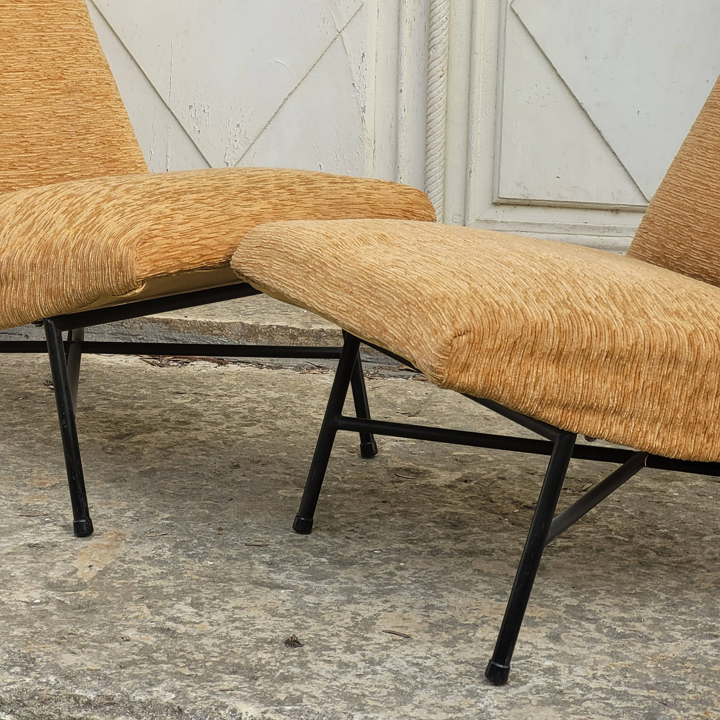 Paire de fauteuils de Geneviève Dangles édition Burov.