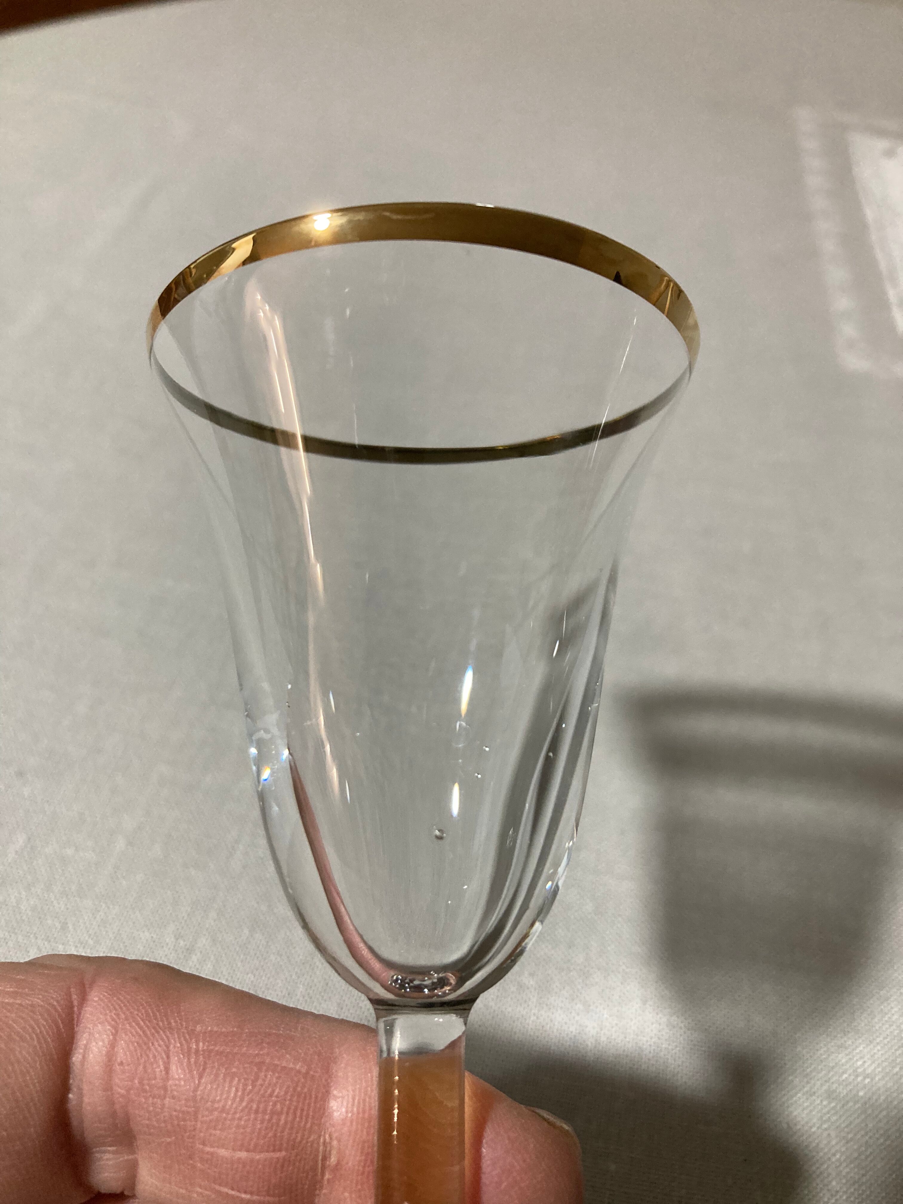 4 verres à pied à apéritif à liseré doré en verre soufflé