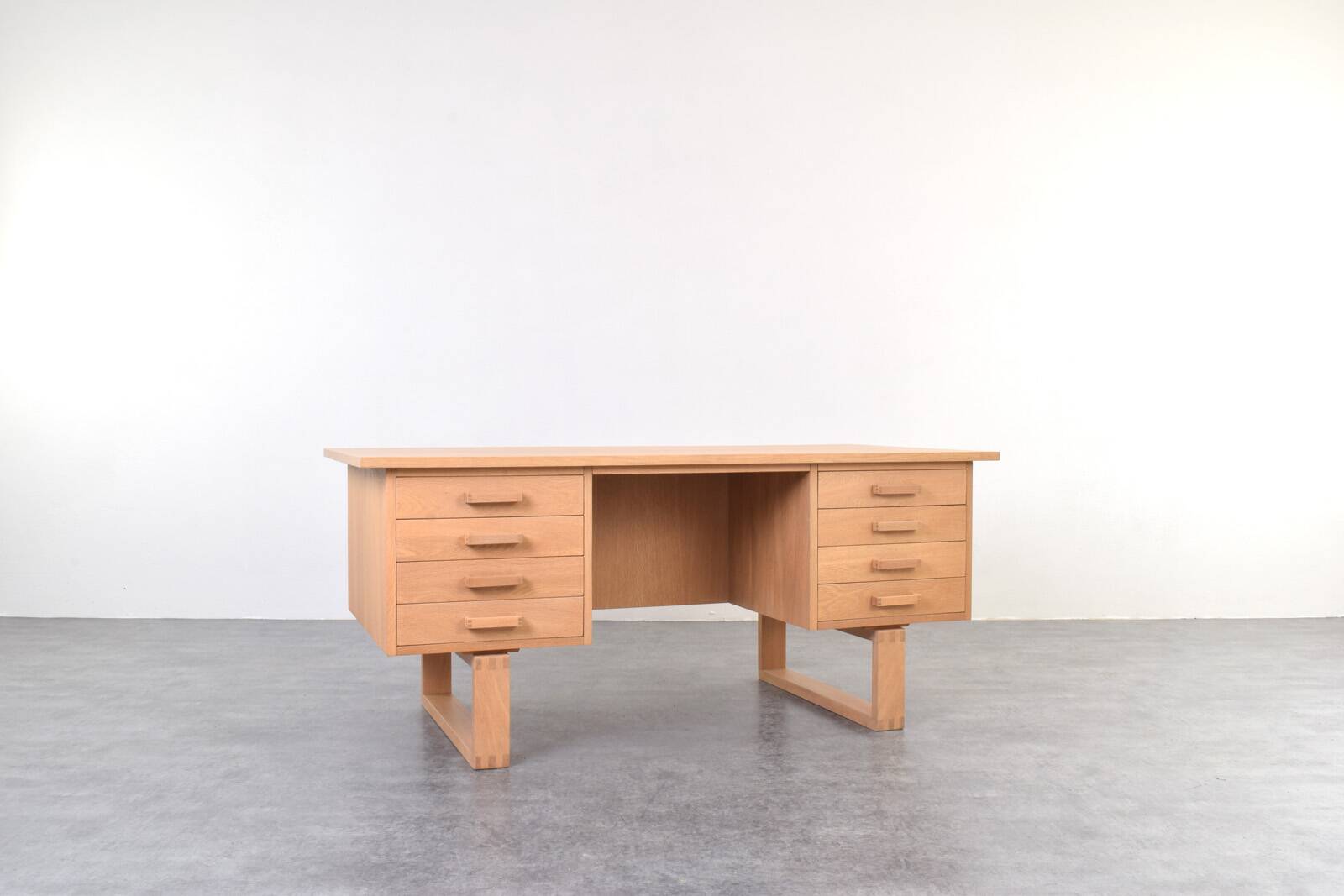 Mid-Century Oak Freestanding Desk by Torben Valeur & Henning Jensen for Dyr