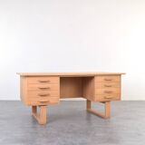 Mid-Century Oak Freestanding Desk by Torben Valeur & Henning Jensen for Dyr