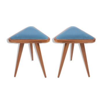 Ensemble de deux tabourets triangulaires en velours bleu du XXe siècle, Europe, années 1960