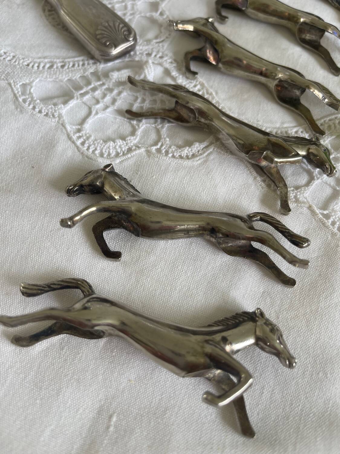 6 silver metal knife holders