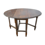 Oval folding table with turned legs