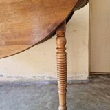 Shuttered table - Louis Philippe period, circa 1840 - In molded walnut