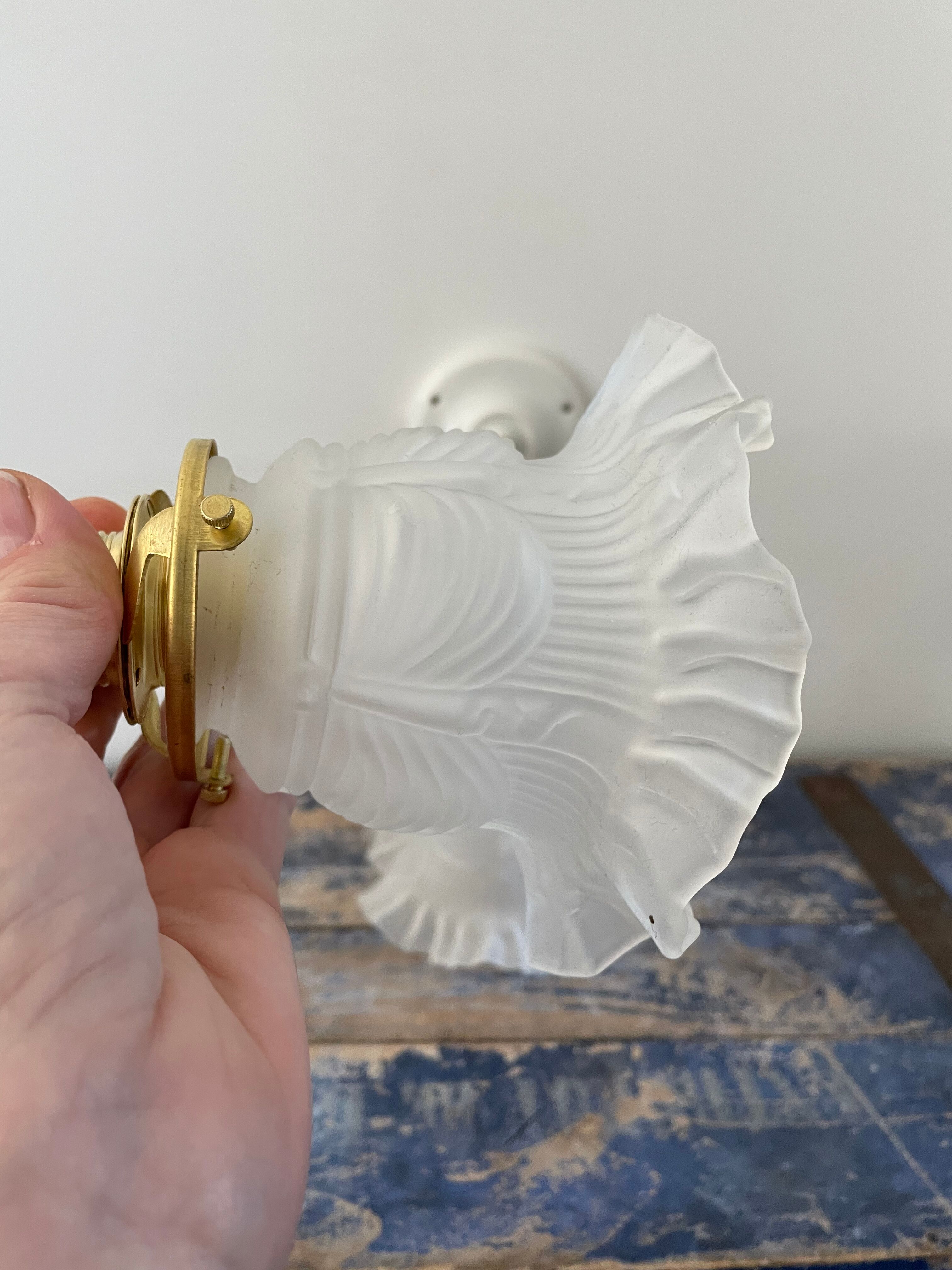 Paire d’appliques Art Déco en verre drapé électrifiées à neuf