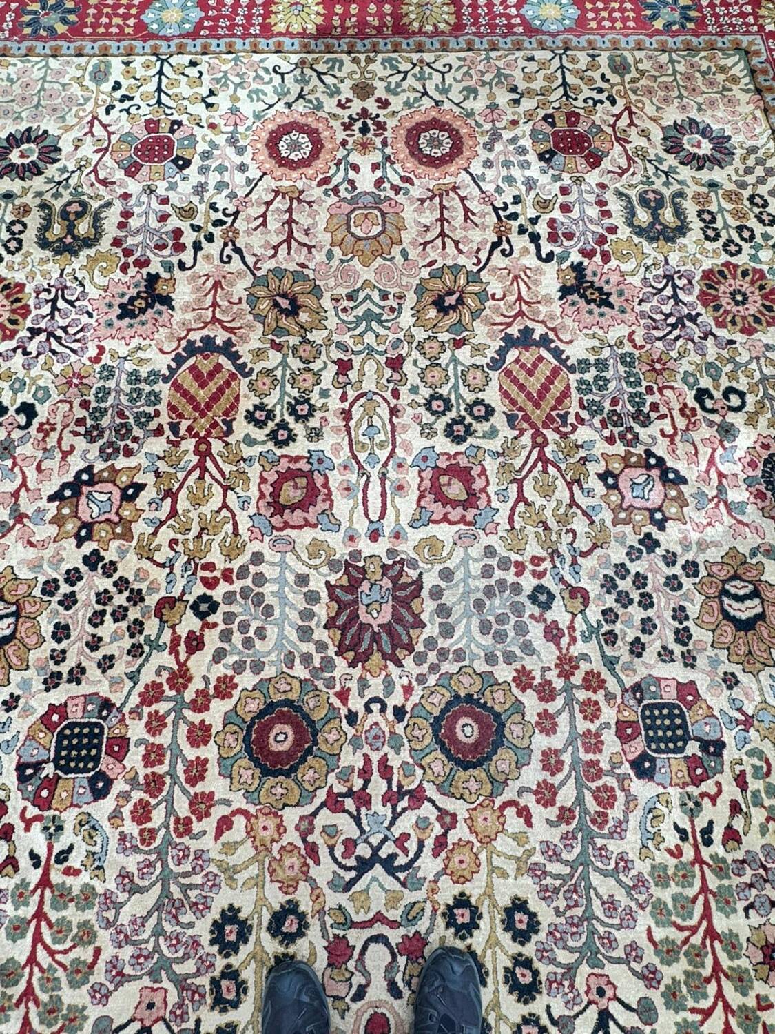 Large vintage Tetex Kirman design rug. 390 x 295 cm