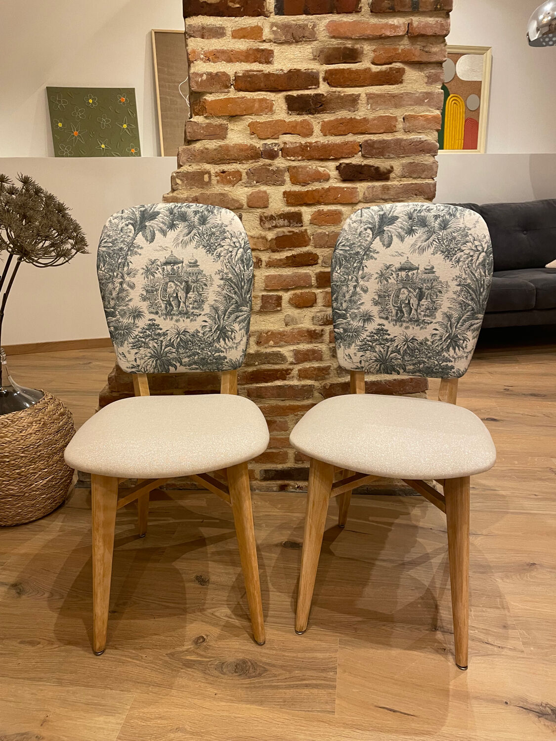 2 renovated vintage chairs from the 50s/60s.