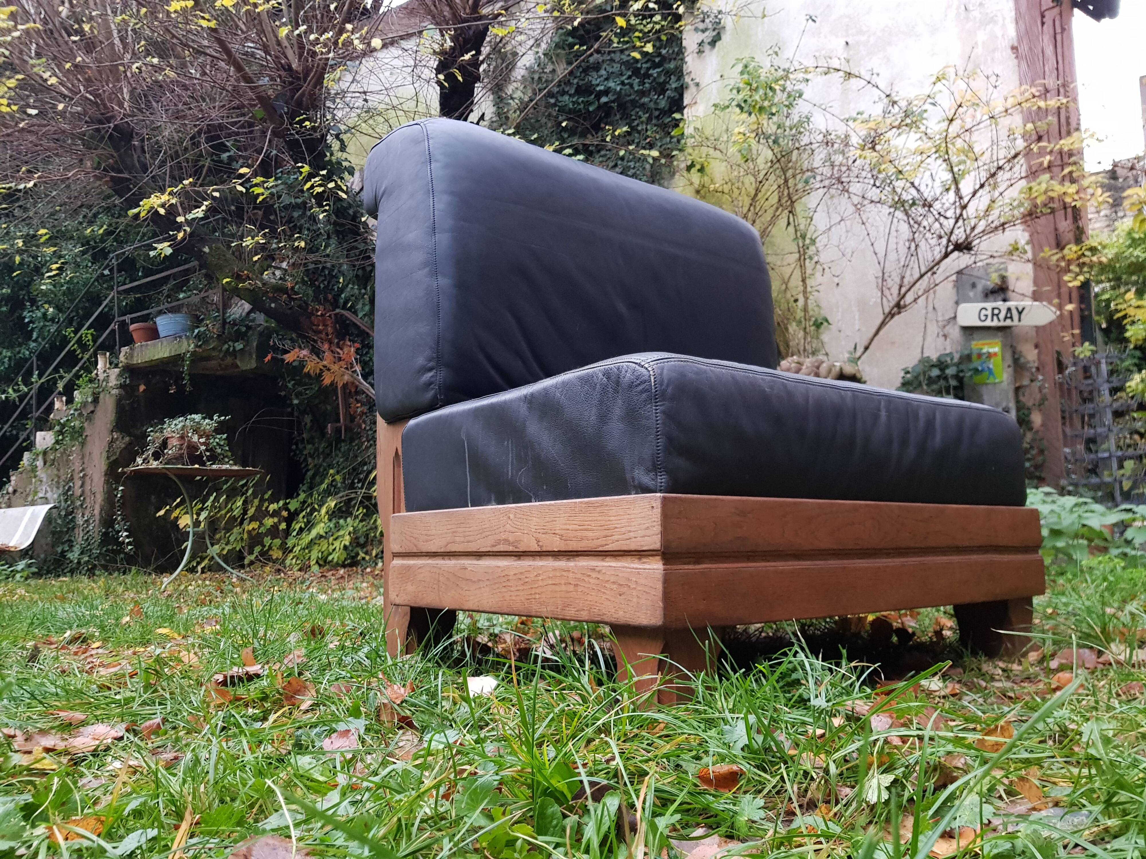 Chauffeuse en bois et cuir par Gérard Guermonprez, années 60