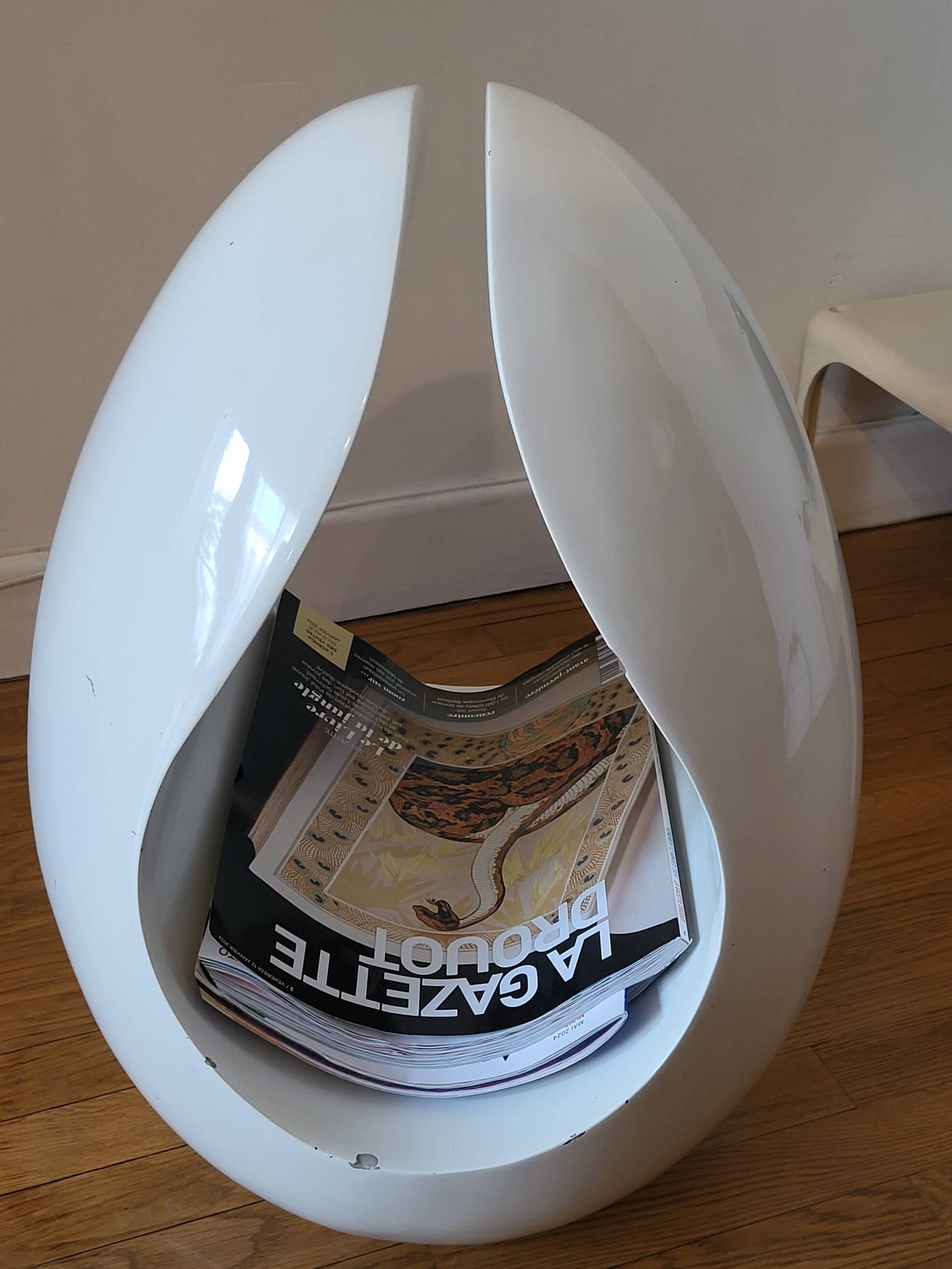 White ovo magazine holder by stamp space age vintage