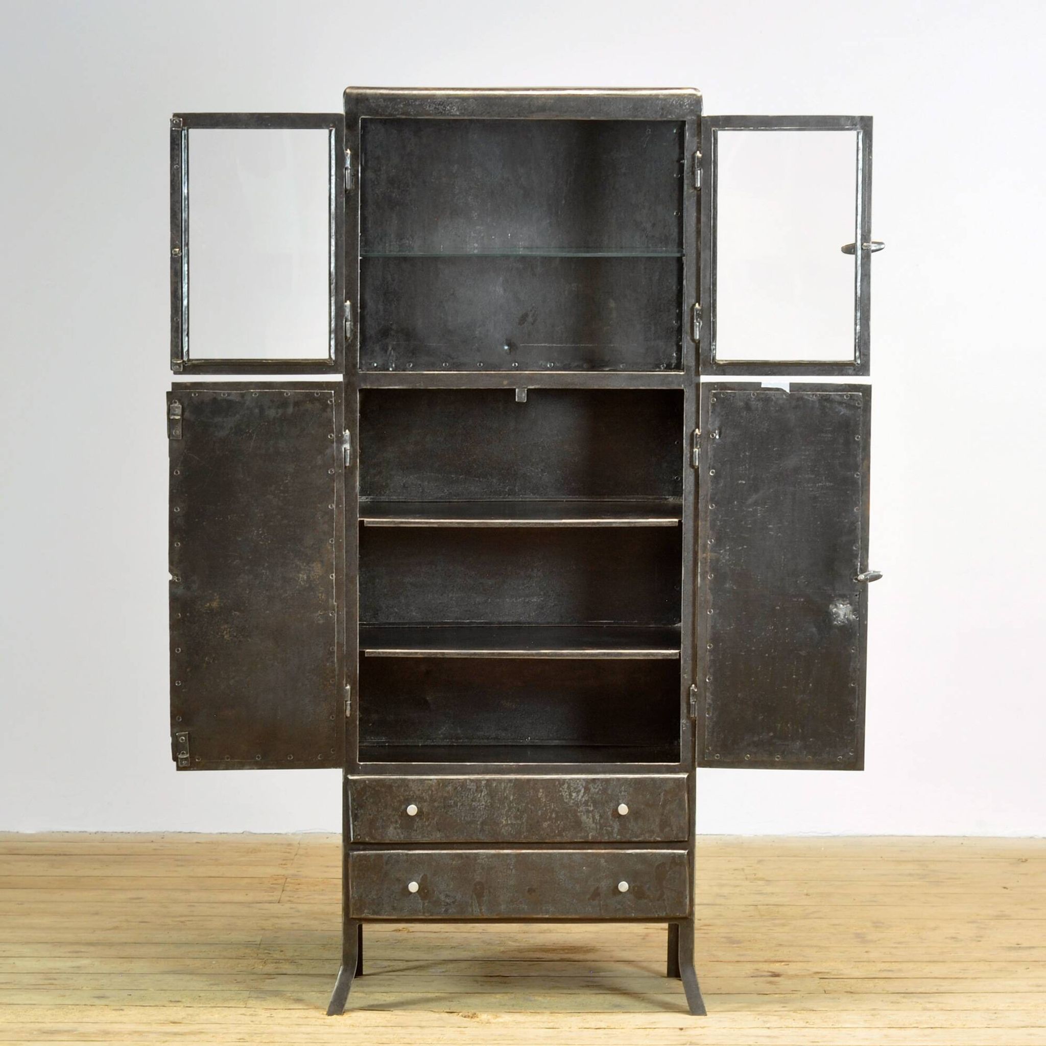 Vitrine en métal industriel antique, vers 1920