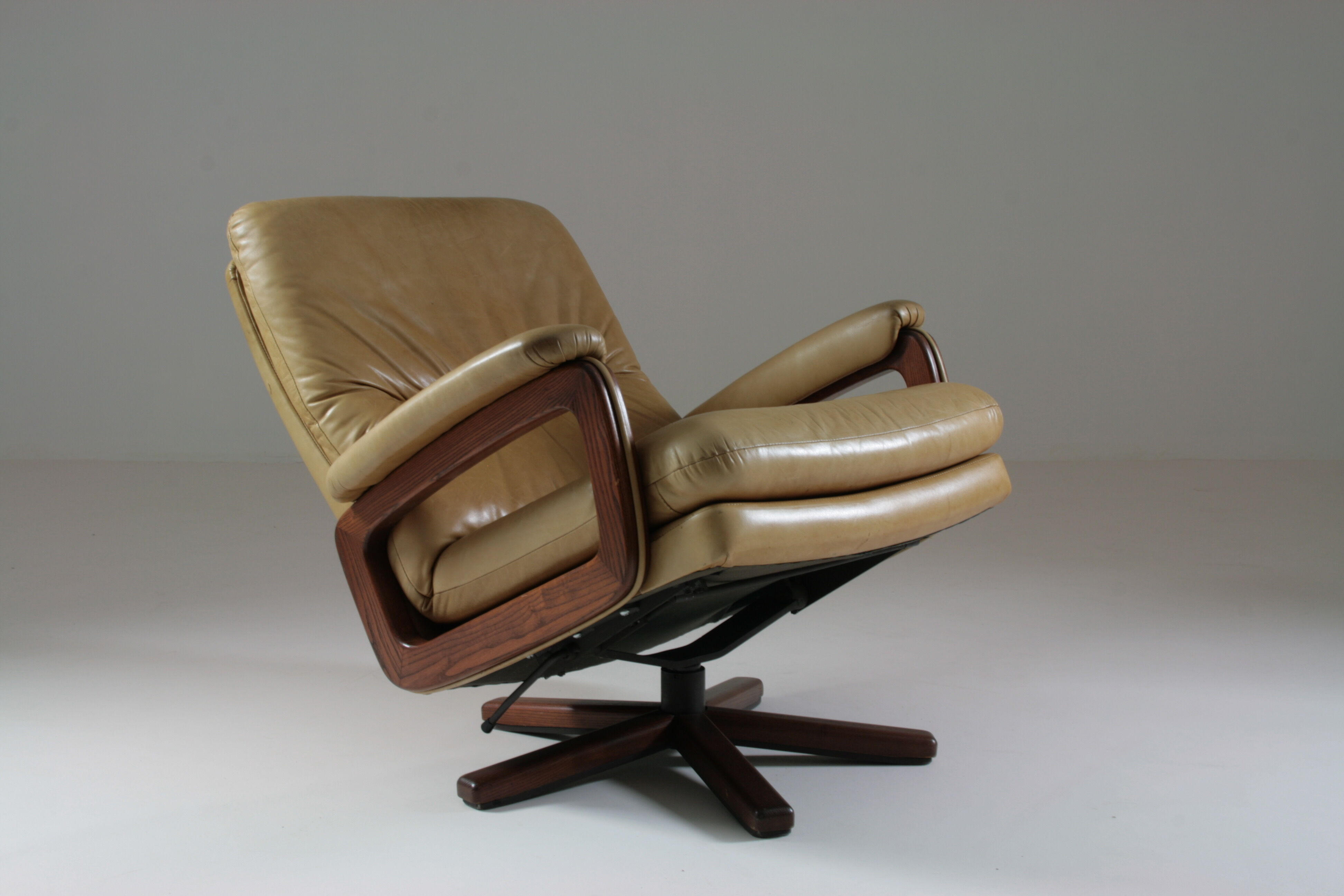 Leather lounge chair by André Vandenbeuck