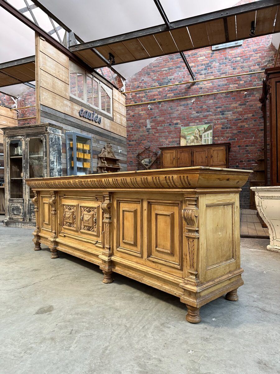 Old fir counter